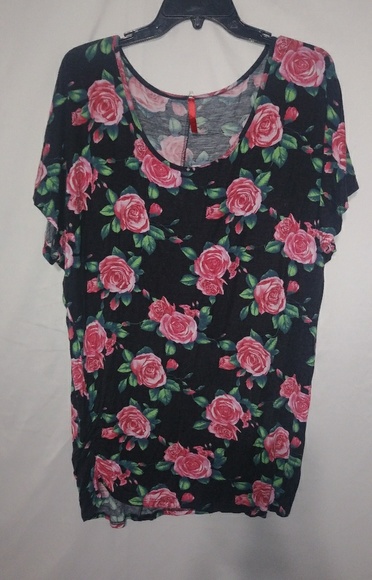 ? Tops - Pink Roses on Black Top 2X Plus